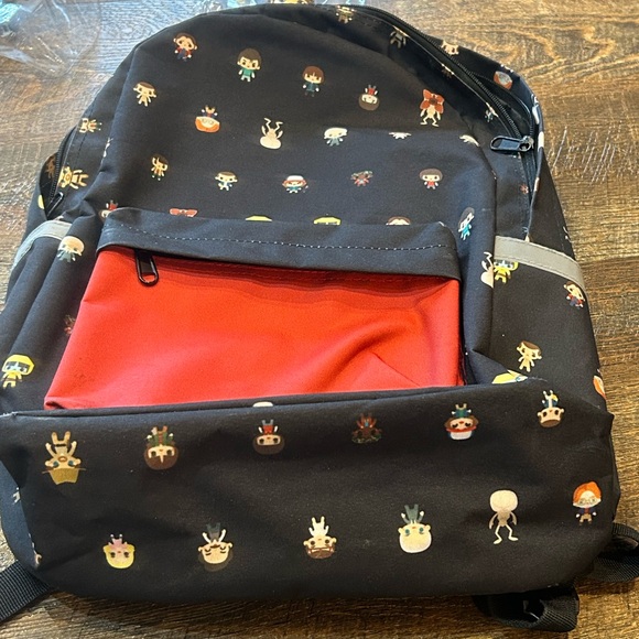 Stranger Things Backpack & Figures - Picture 10 of 14